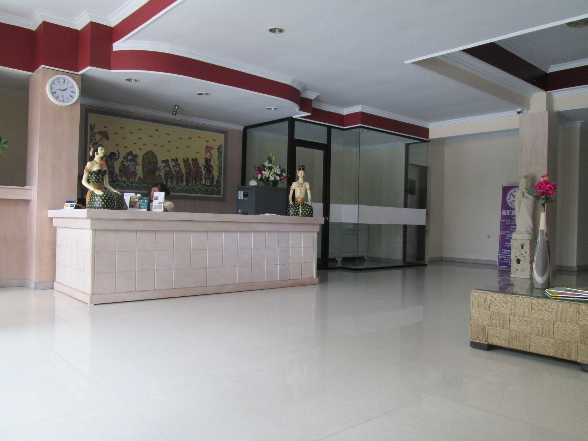 Puri Saron Denpasar Hotel Exterior foto